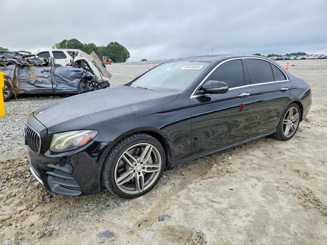 Vista de 2017 MERCEDES-BENZ E 300, ángulo 1