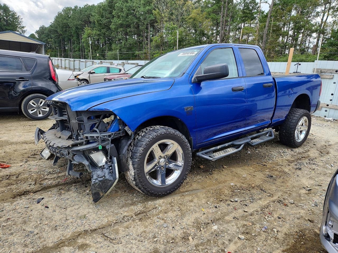 Vista de 2014 RAM 1500 ST, ángulo 1
