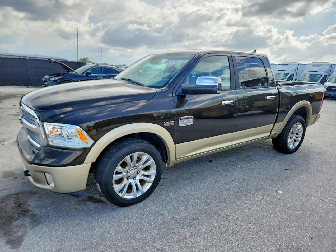 Vue de 2013 RAM 1500 LONGHORN, angle 1