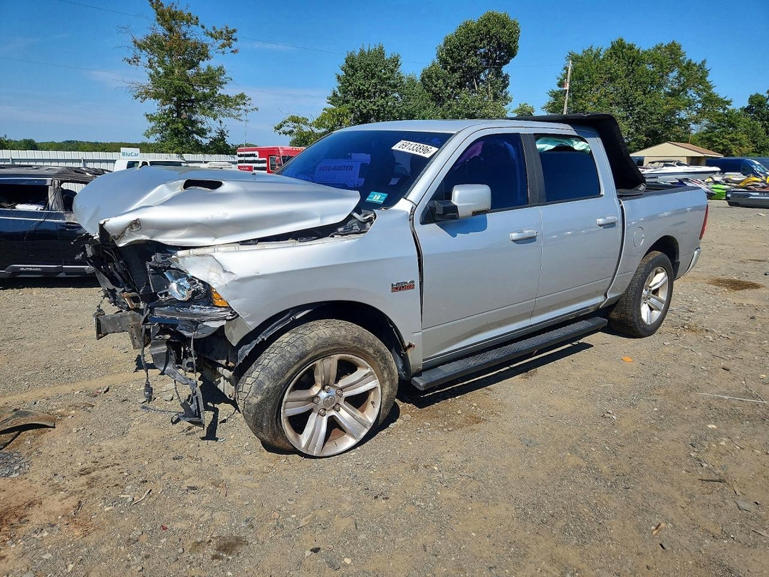 Vista de 2013 RAM 1500 SPORT, ángulo 1
