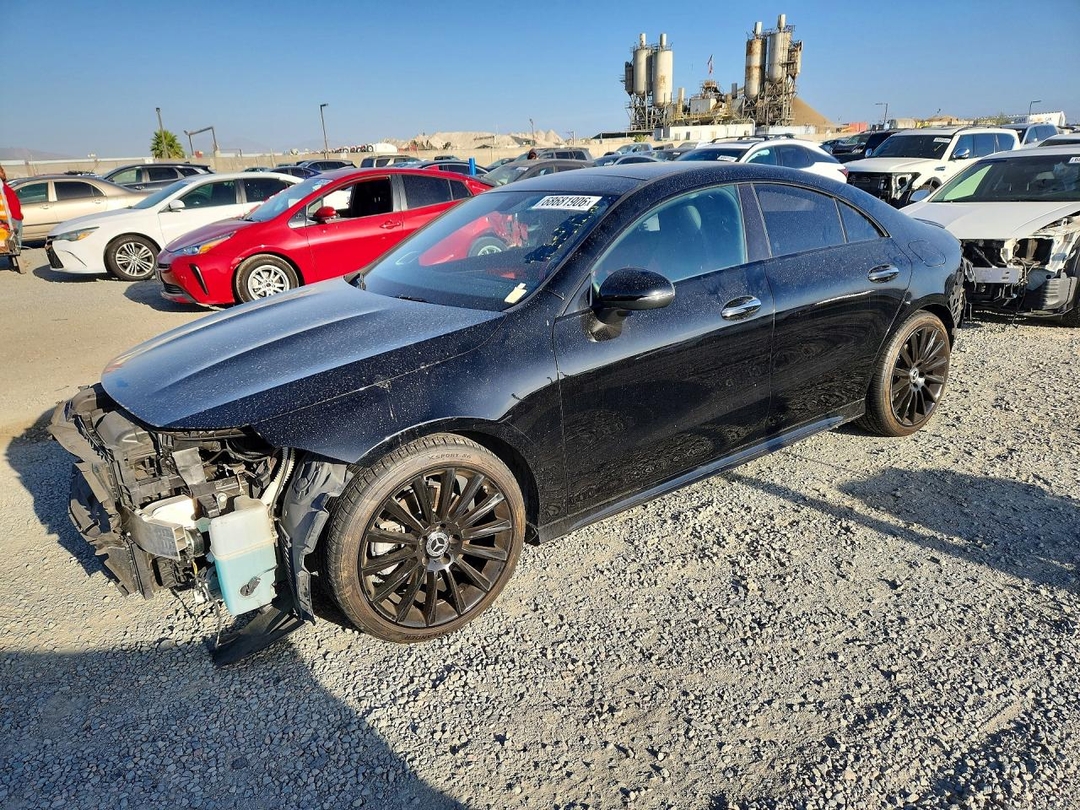 Vue de 2021 MERCEDES-BENZ CLA 250, angle 1