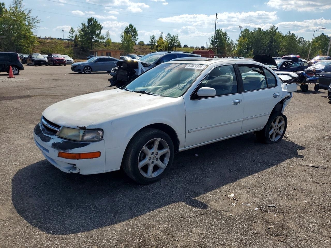Vue de 1997 NISSAN MAXIMA GXE, angle 1