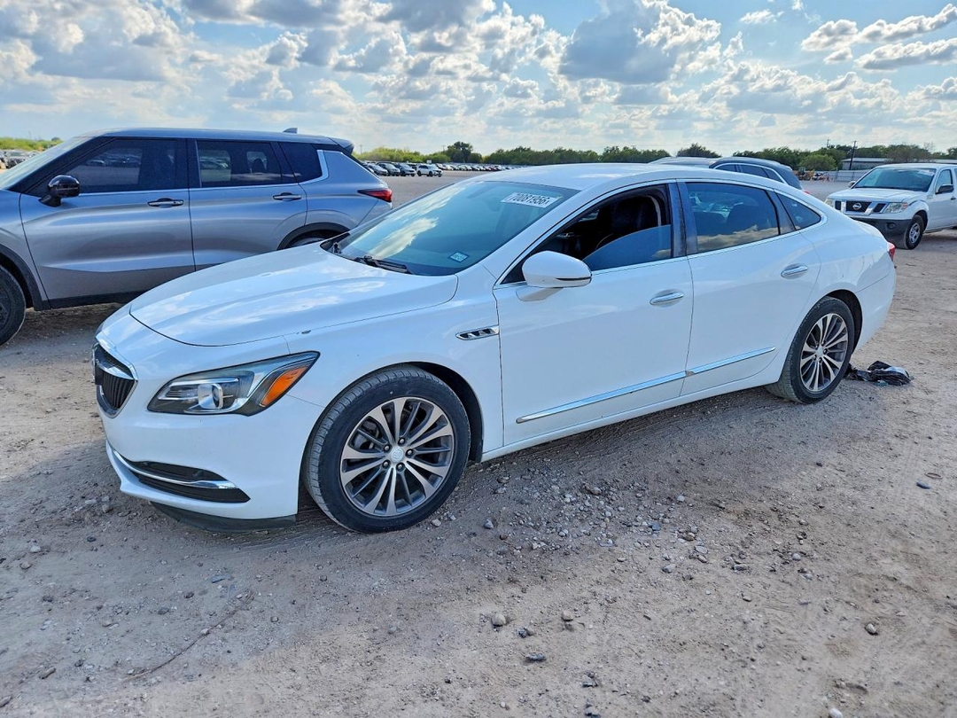 Vue de 2017 BUICK LACROSSE ESSENCE, angle 1