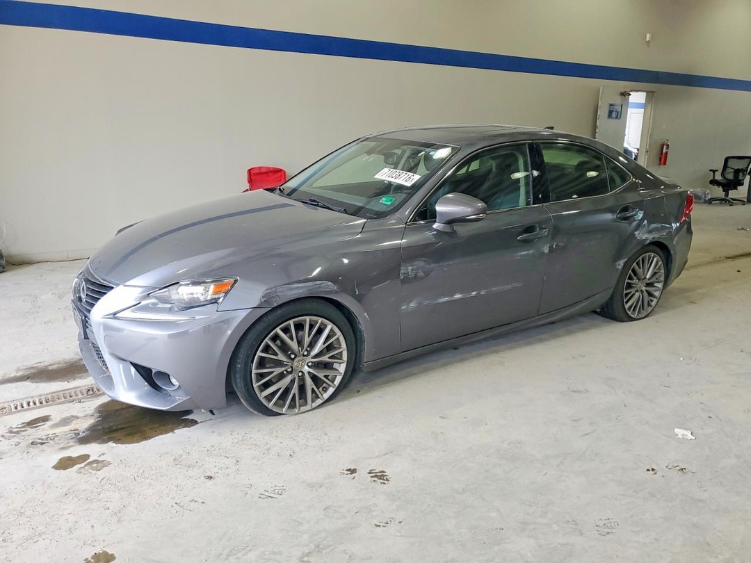 Vue de 2015 LEXUS IS 250, angle 1