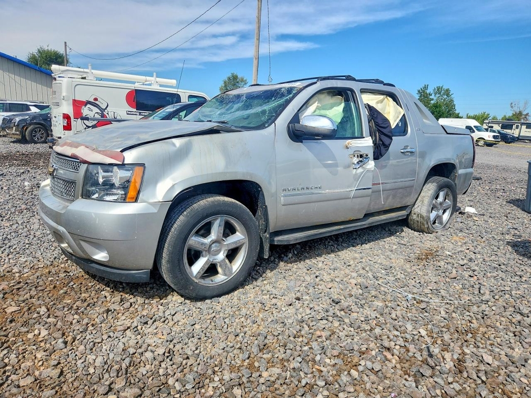 منظر 2011 CHEVROLET AVALANCHE LTZ، زاوية 1