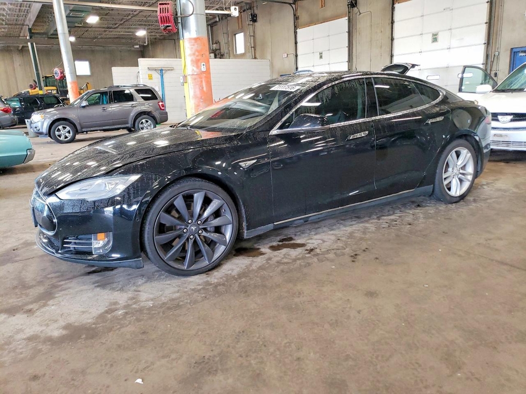 Вид 2015 TESLA MODEL S 85D, угол 1