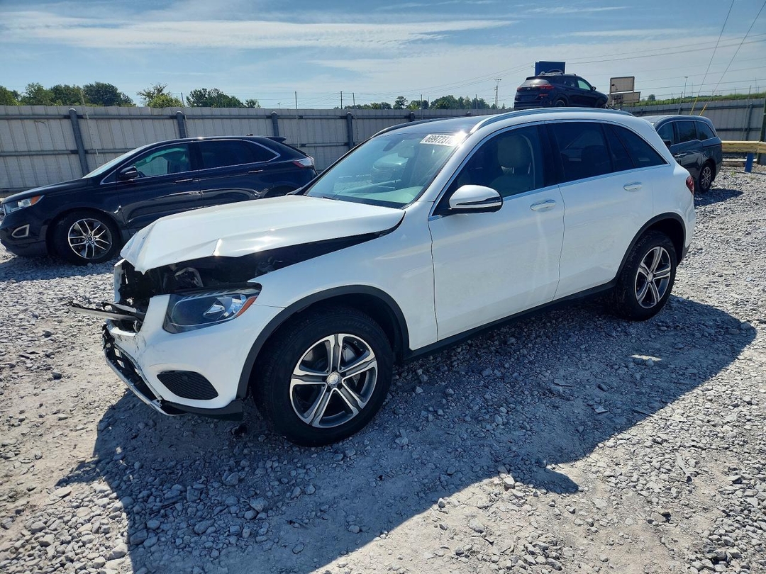 Вид 2017 MERCEDES-BENZ GLC 300, угол 1