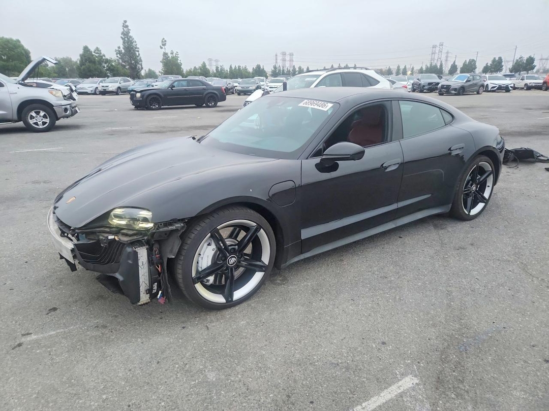 Vue de 2022 PORSCHE TAYCAN, angle 1