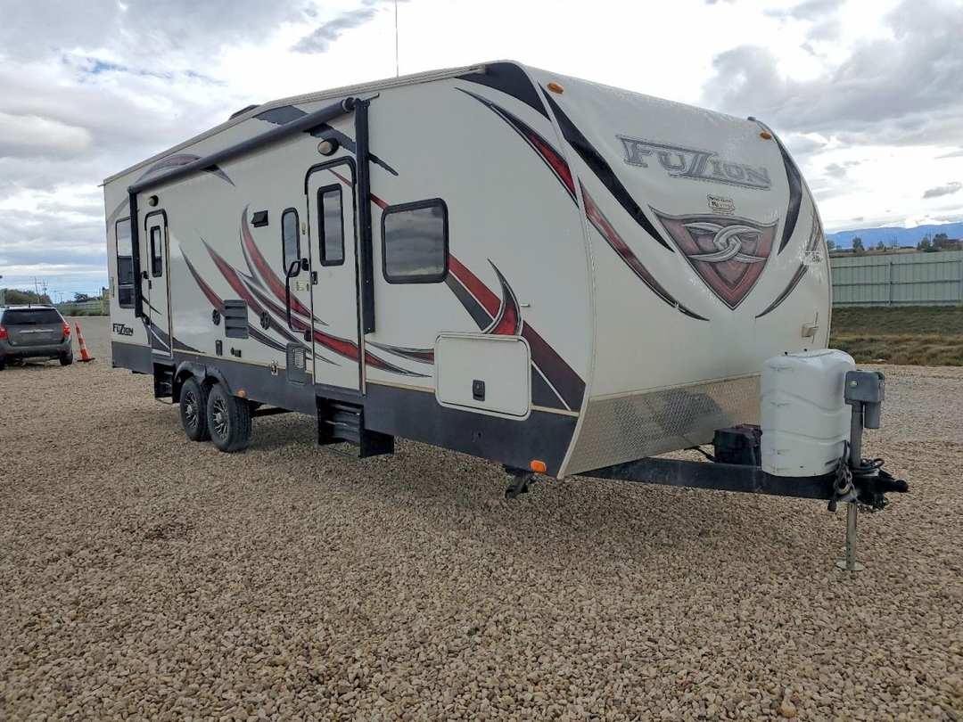 Vista de 2013 KEYSTONE FUZION CAMPER, ángulo 1