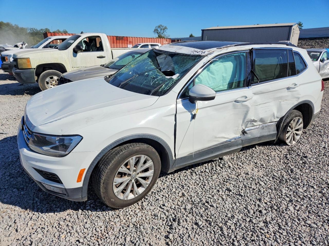 Vue de 2018 VOLKSWAGEN TIGUAN SE, angle 1
