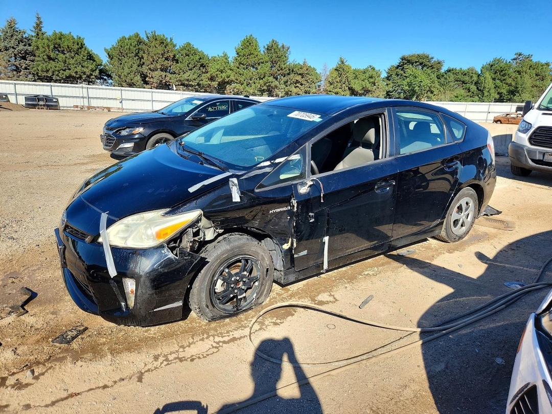 Vista de 2013 TOYOTA PRIUS TWO, ángulo 1