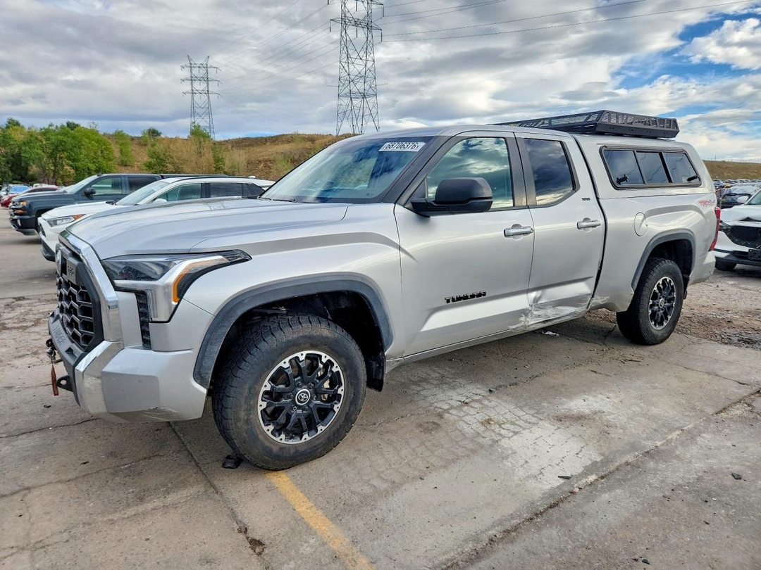 Vue de 2024 TOYOTA TUNDRA SR5, angle 1