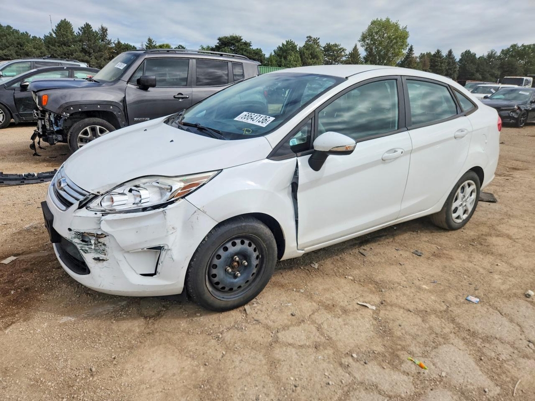 Vista de 2013 FORD FIESTA SE, ángulo 1