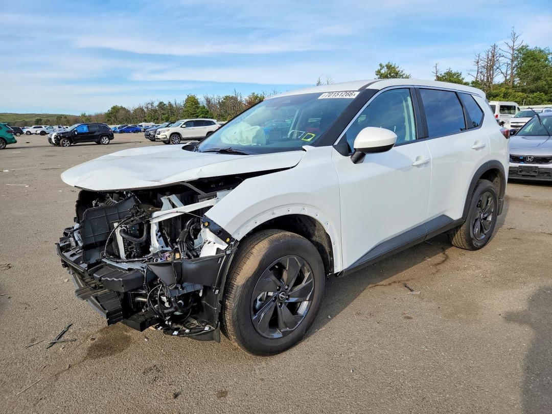 Vue de 2026 NISSAN ROGUE SV, angle 1