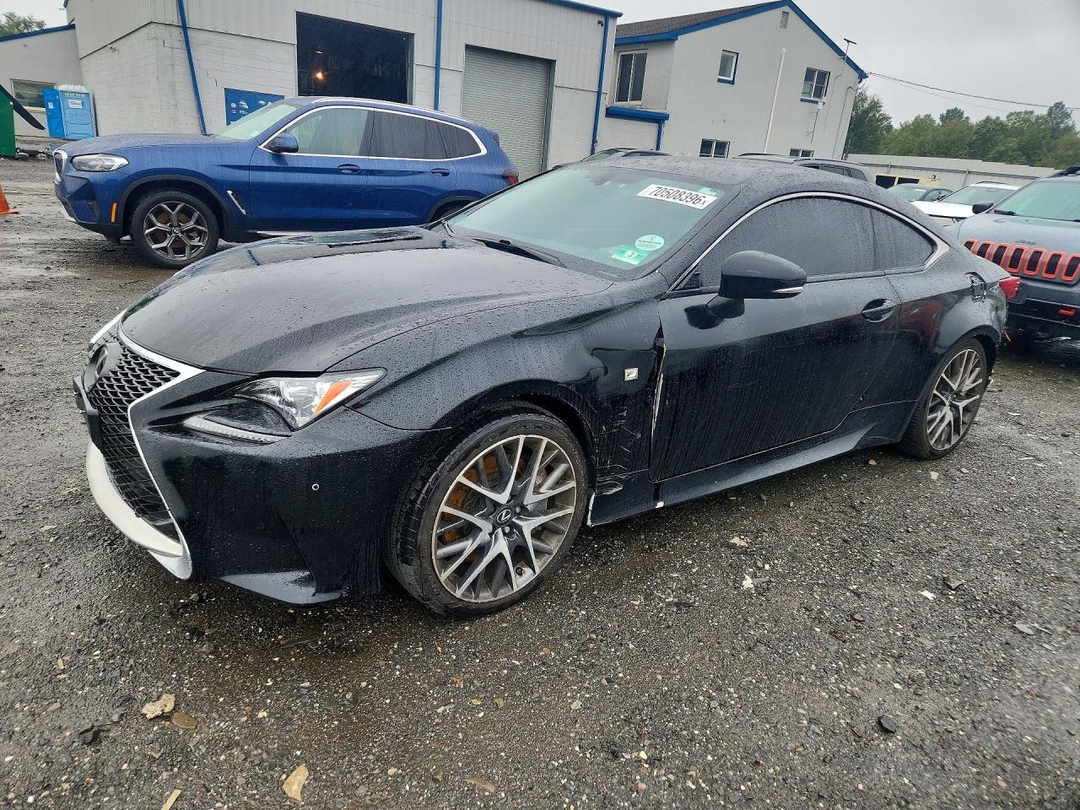 Vue de 2016 LEXUS RC 200T, angle 1