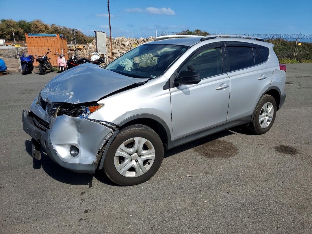 Vista de 2015 TOYOTA RAV4 LE, ángulo 1