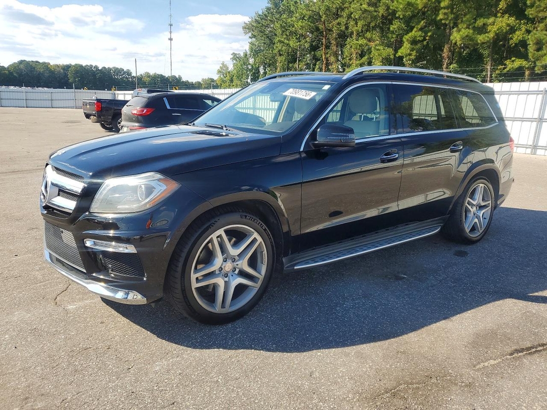 Vue de 2014 MERCEDES-BENZ GL 550 4MATIC, angle 1