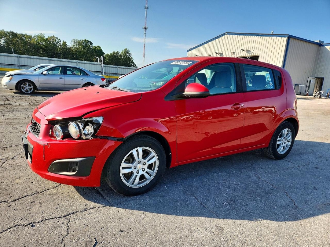 منظر 2012 CHEVROLET SONIC LS، زاوية 1