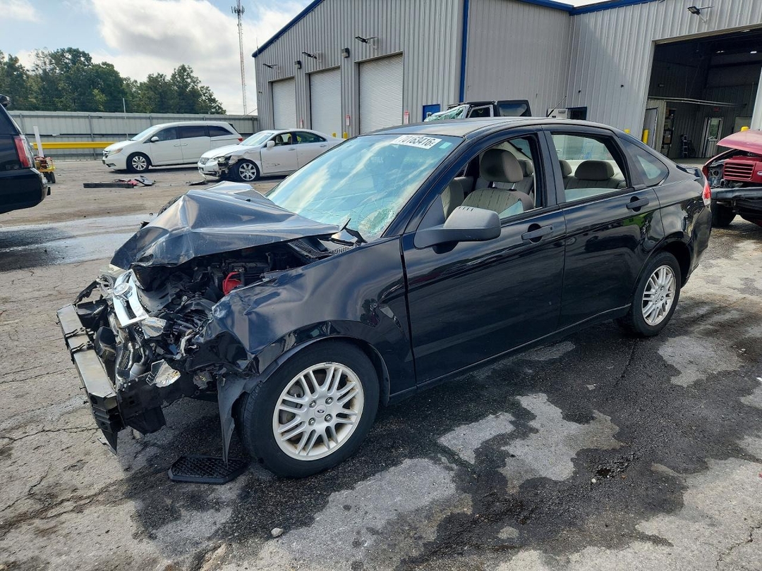 Vue de 2011 FORD FOCUS SE, angle 1