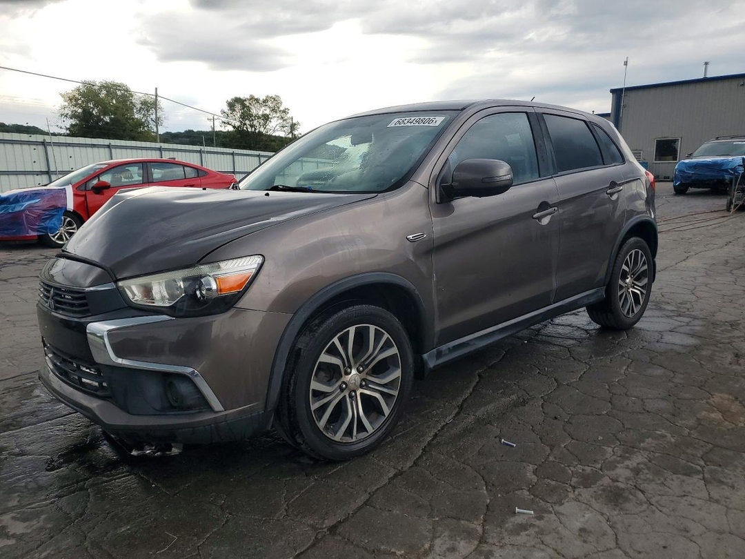 Vue de 2016 MITSUBISHI OUTLANDER SPORT ES, angle 1