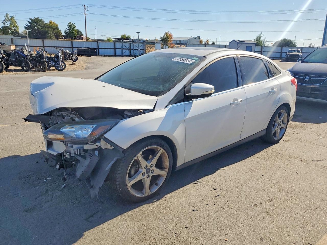 Vue de 2013 FORD FOCUS TITANIUM, angle 1