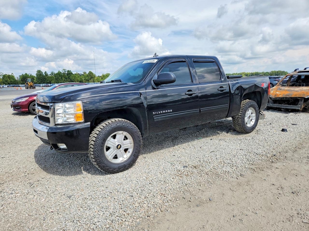 Vue de 2011 CHEVROLET SILVERADO K1500 LT, angle 1