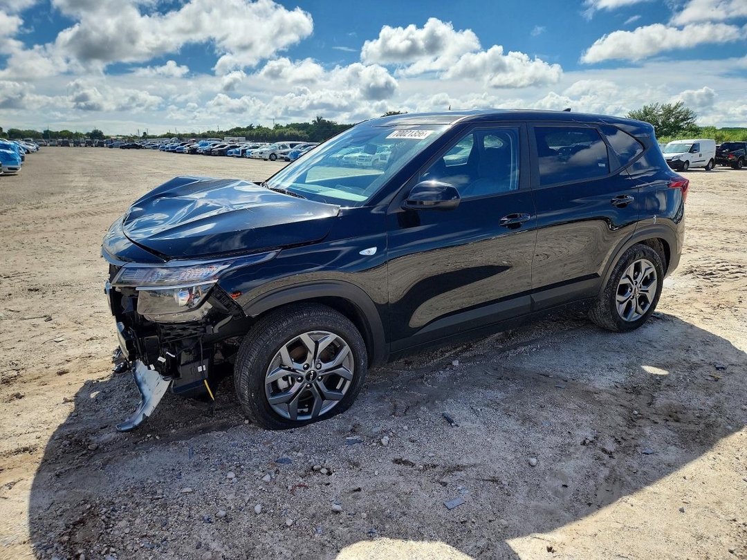 Вид 2026 KIA SELTOS LX, угол 1