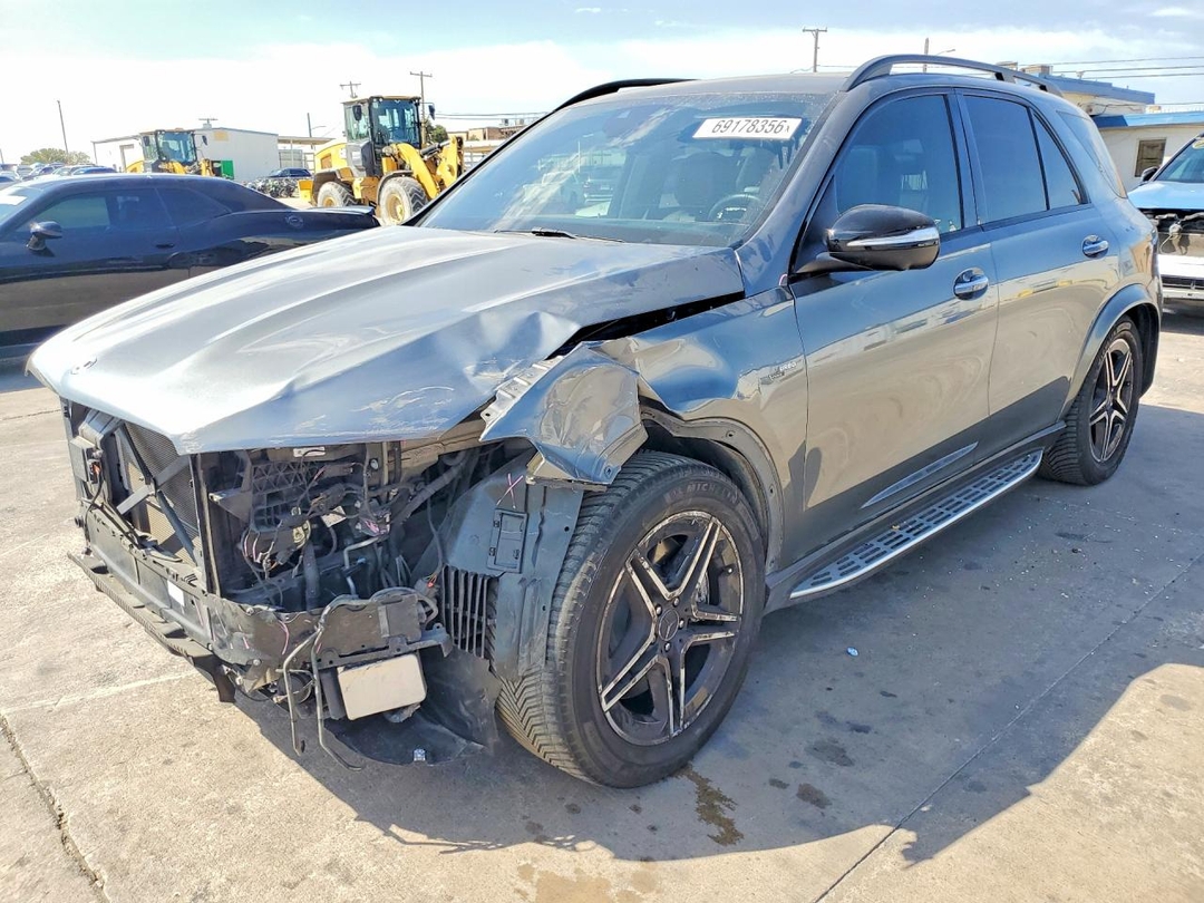 Vue de 2021 MERCEDES-BENZ GLE AMG 53 4MATIC, angle 1