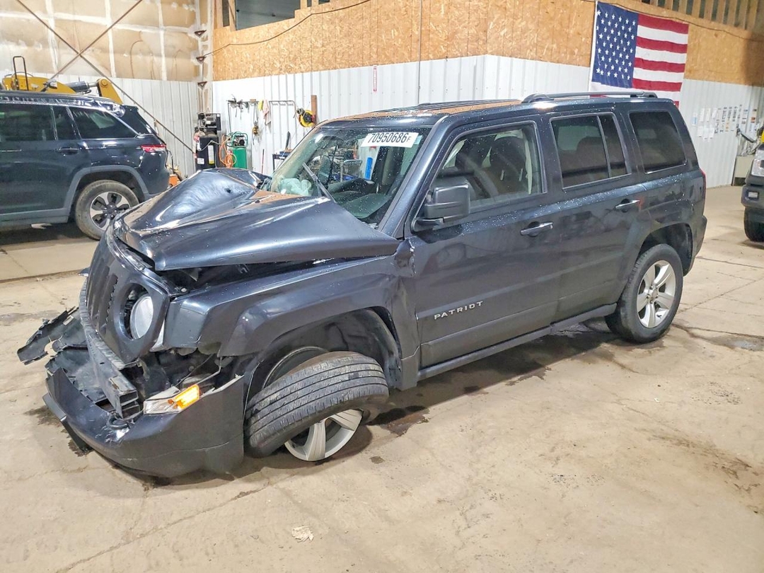 Vista de 2014 JEEP PATRIOT LATITUDE, ángulo 1