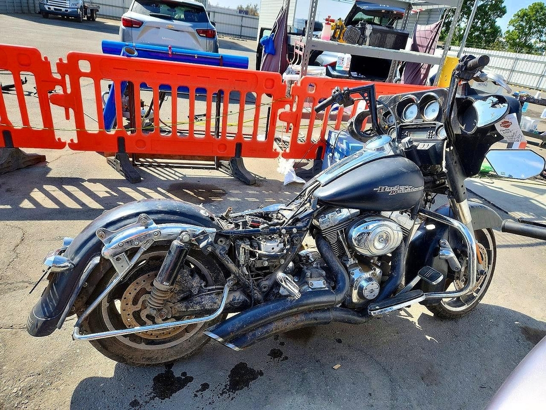 Vue de 2013 HARLEY-DAVIDSON FLHX STREET GLIDE, angle 1