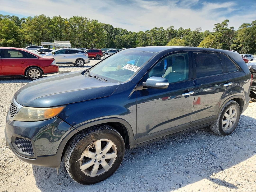Vue de 2011 KIA SORENTO LX, angle 1