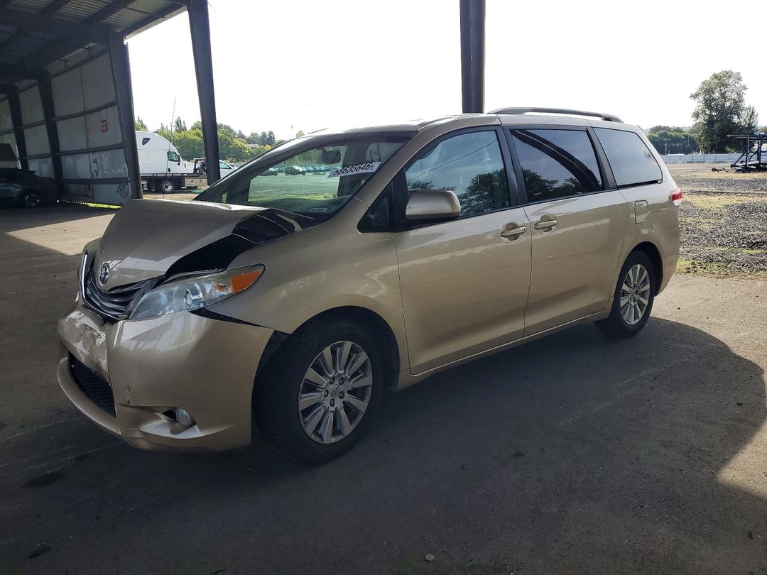 Vue de 2014 TOYOTA SIENNA XLE 7-PASSENGER, angle 1