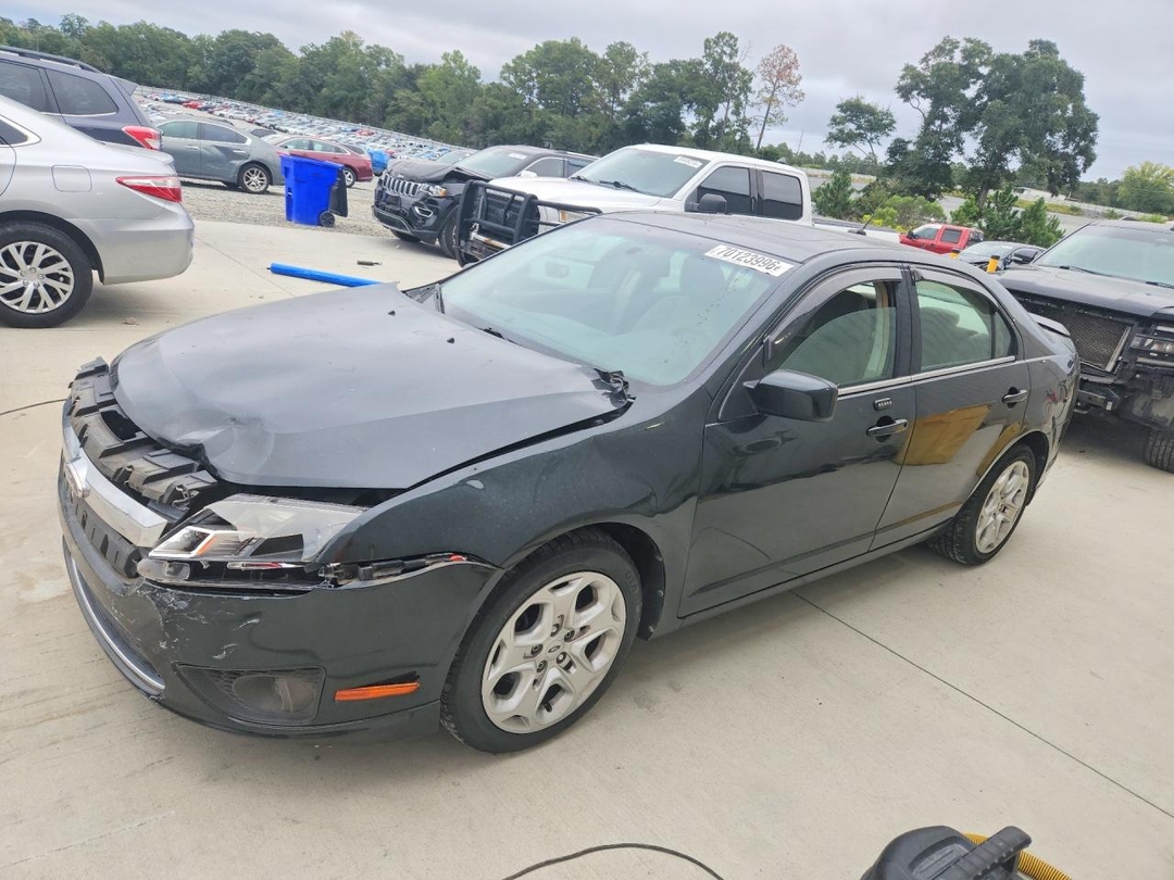 Vue de 2010 FORD FUSION SE, angle 1