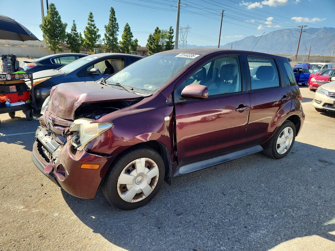 Вид 2004 SCION XA BASE, угол 1