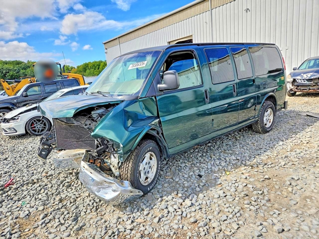 Vue de 2004 CHEVROLET EXPRESS G1500, angle 1