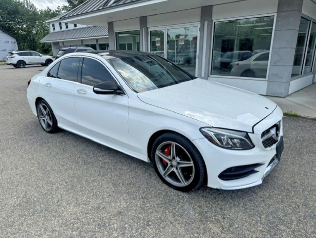 Vue de 2015 MERCEDES-BENZ C 300 4MATIC, angle 1