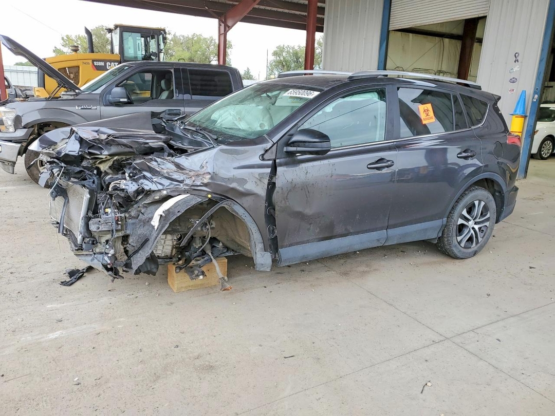 Vue de 2016 TOYOTA RAV4 LE, angle 1