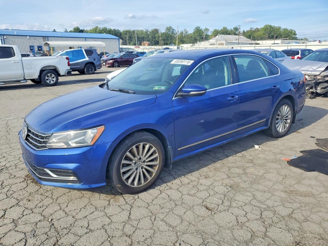 Vue de 2016 VOLKSWAGEN PASSAT SE, angle 1