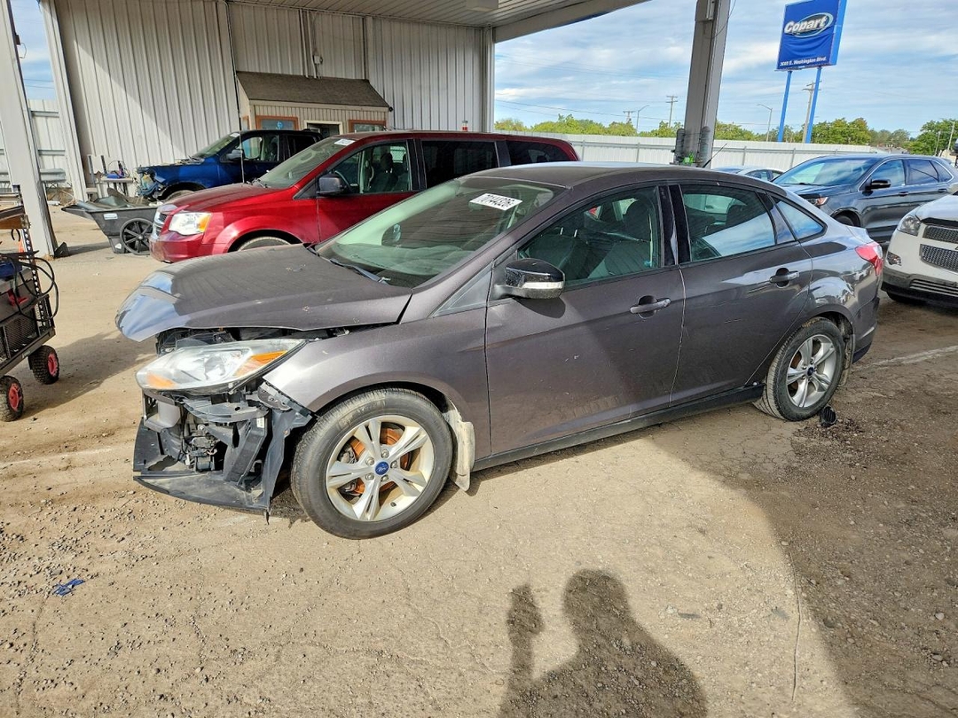 Vue de 2014 FORD FOCUS SE, angle 1