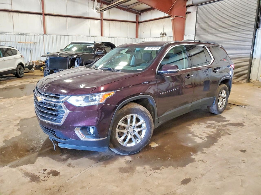 Вид 2020 CHEVROLET TRAVERSE LT, угол 1