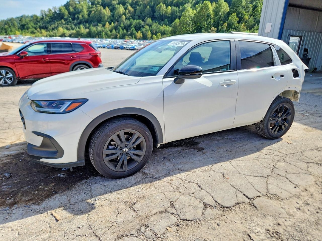 Вид 2026 HONDA HR-V SPORT, угол 1