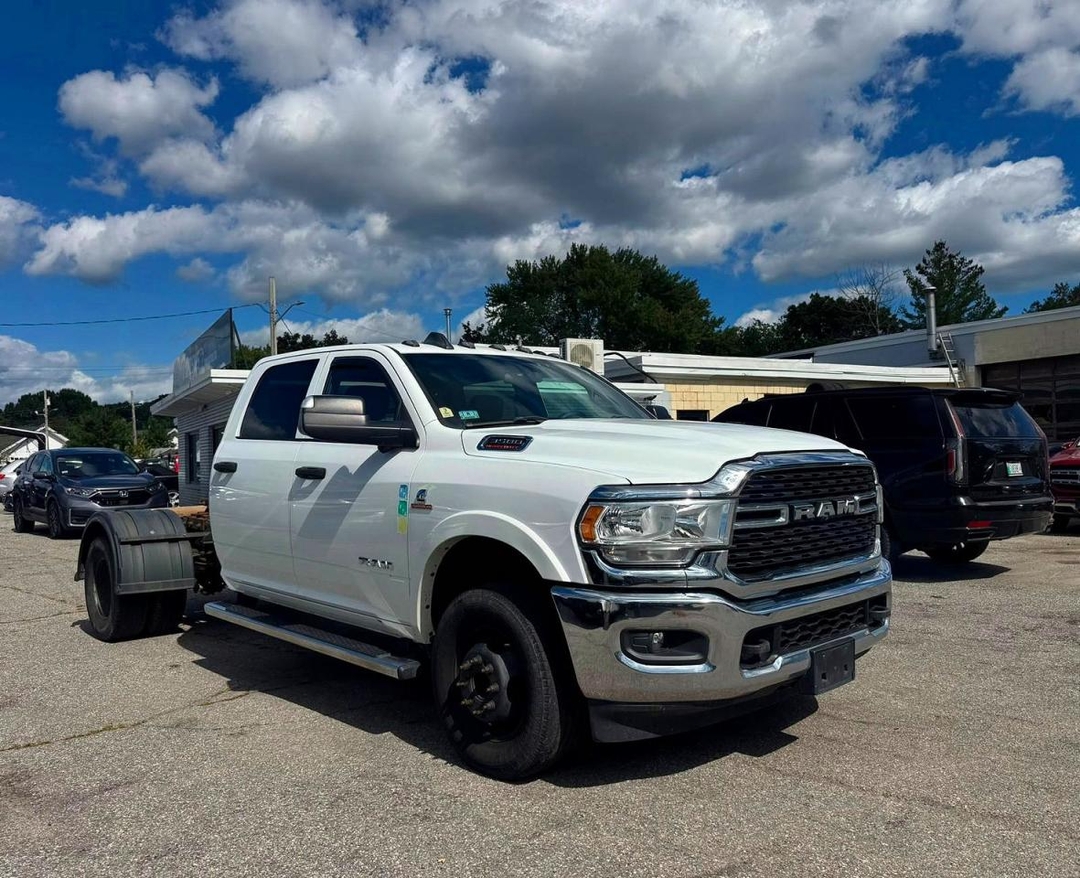 Вид 2022 RAM 3500, угол 1
