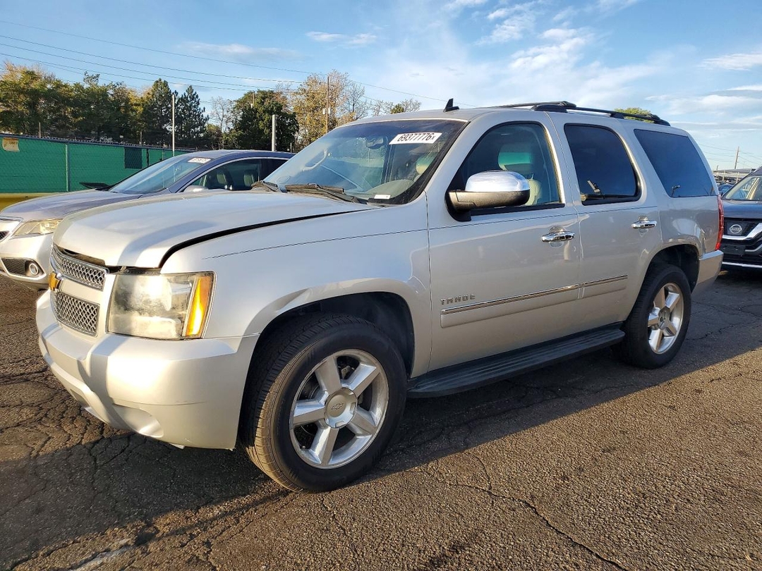 Вид 2010 CHEVROLET TAHOE K1500 LTZ, угол 1