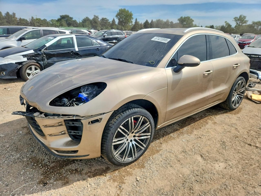 Vedere 2016 PORSCHE MACAN TURBO, unghi 1