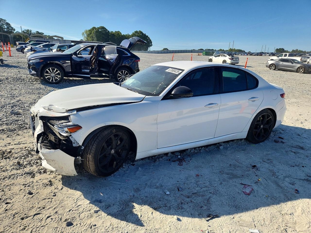 Vista de 2021 ALFA ROMEO GIULIA SPORT, ángulo 1