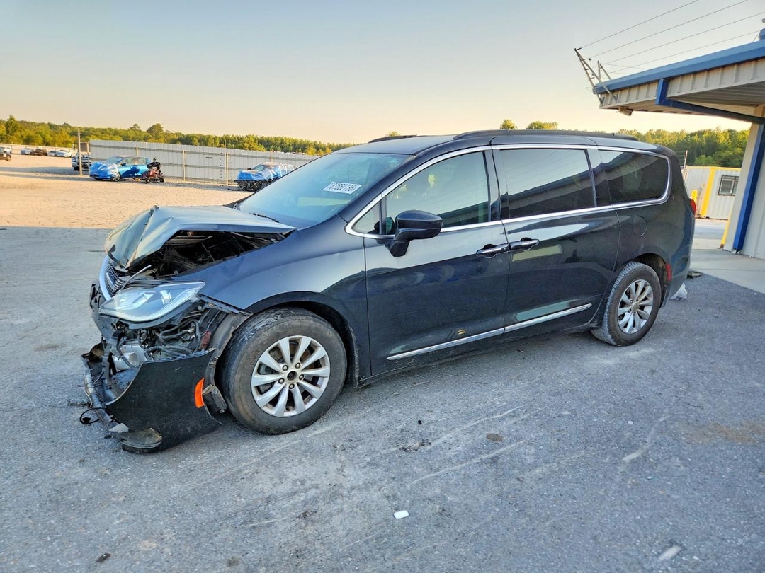 Vedere 2017 CHRYSLER PACIFICA TOURING L, unghi 1
