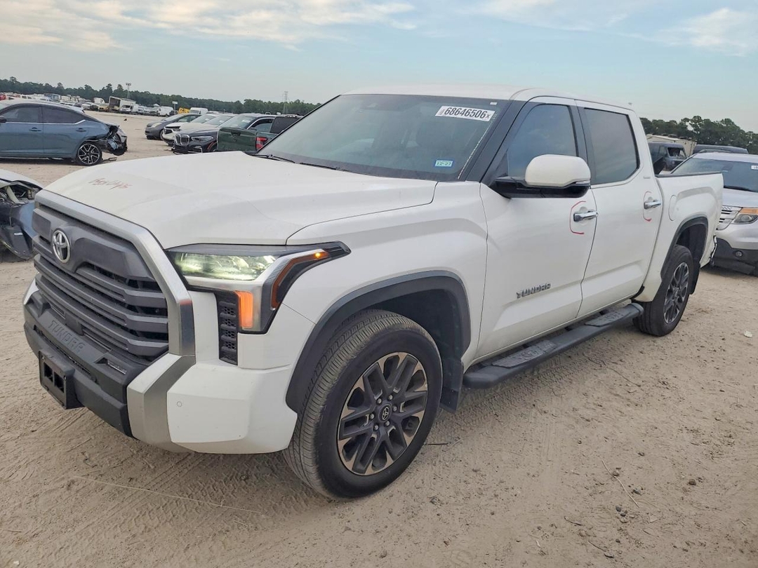 Vista de 2026 TOYOTA TUNDRA CREWMAX LIMITED, ángulo 1