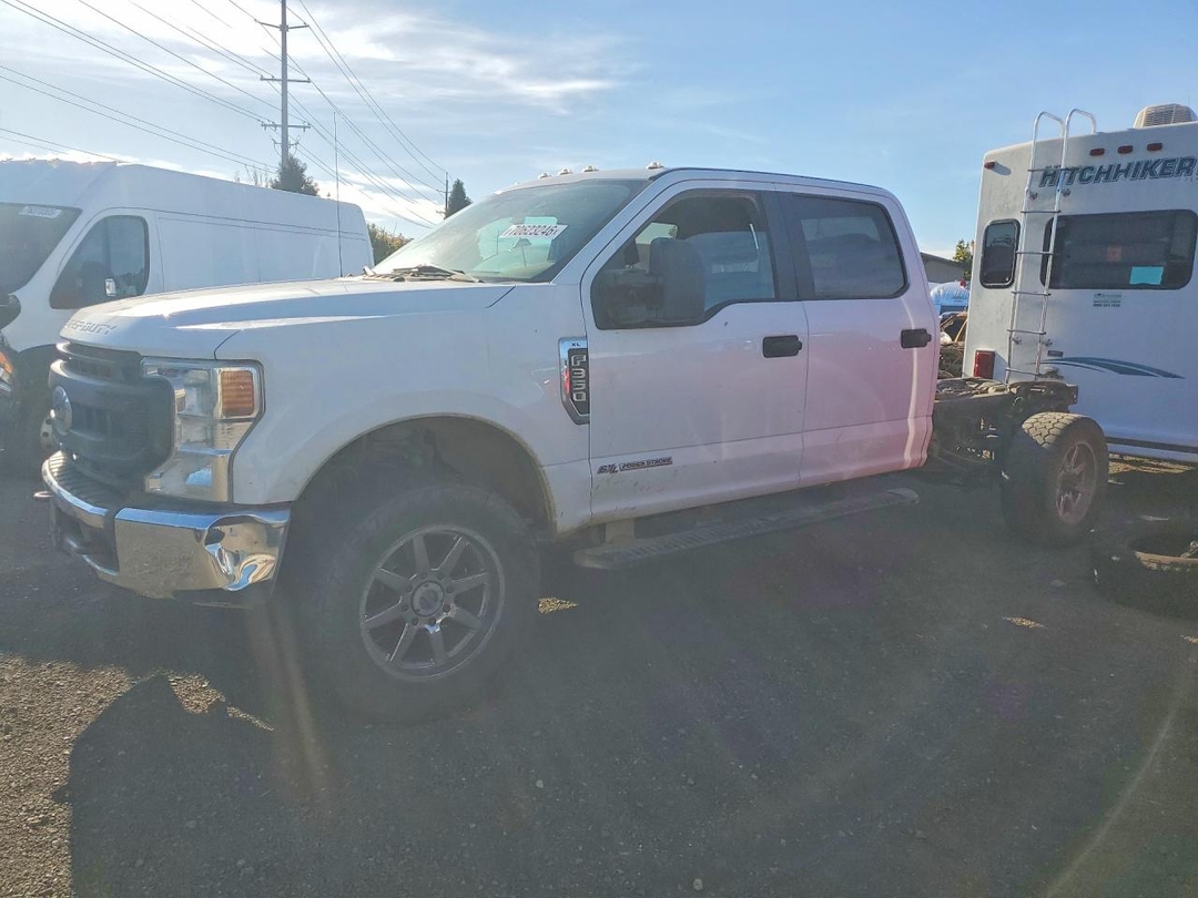 Vue de 2021 FORD F350 SUPER DUTY, angle 1