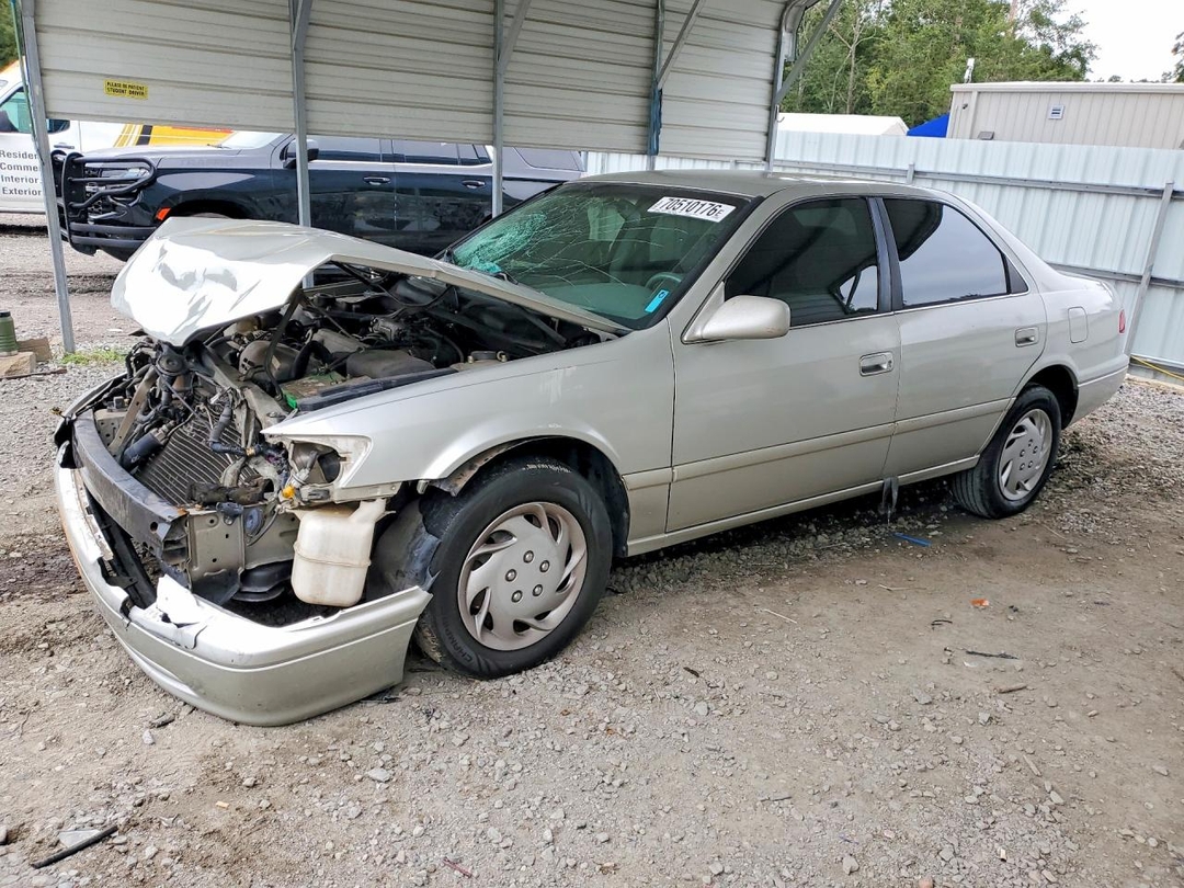 Vue de 2000 TOYOTA CAMRY LE, angle 1