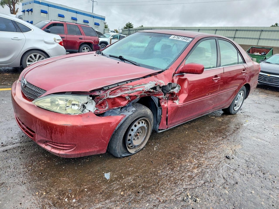 Vista de 2004 TOYOTA CAMRY LE, ángulo 1